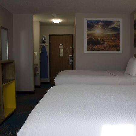 Days Inn By Wyndham Colby Exteriör bild