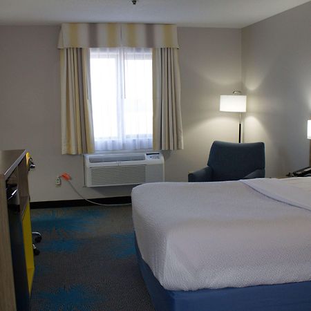Days Inn By Wyndham Colby Exteriör bild