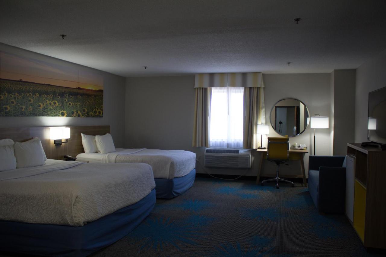 Days Inn By Wyndham Colby Exteriör bild