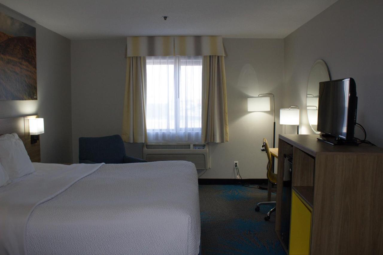 Days Inn By Wyndham Colby Exteriör bild