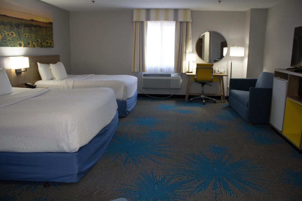 Days Inn By Wyndham Colby Exteriör bild