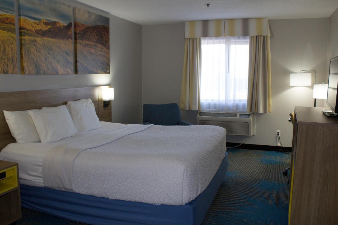 Days Inn By Wyndham Colby Exteriör bild
