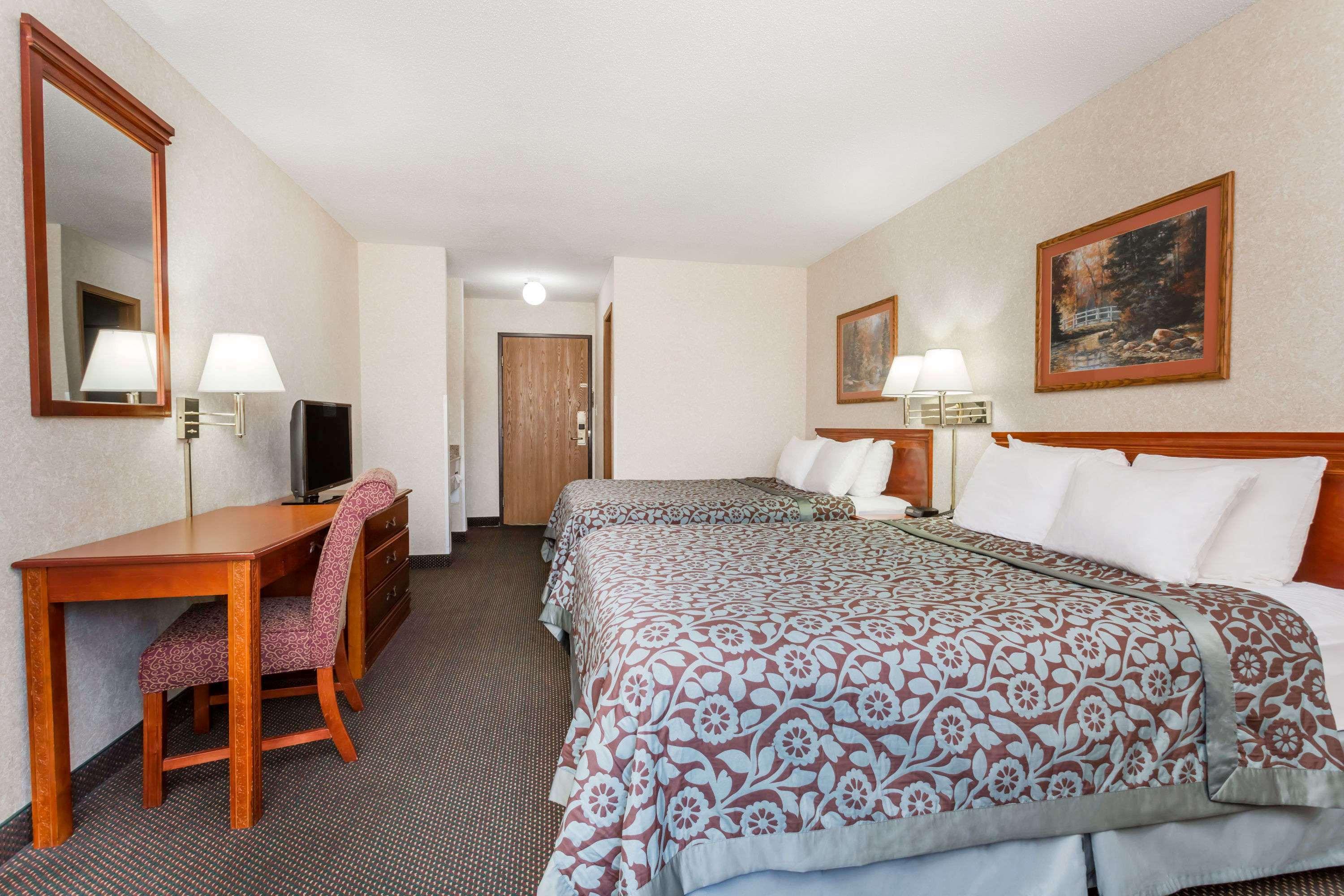 Days Inn By Wyndham Colby Exteriör bild
