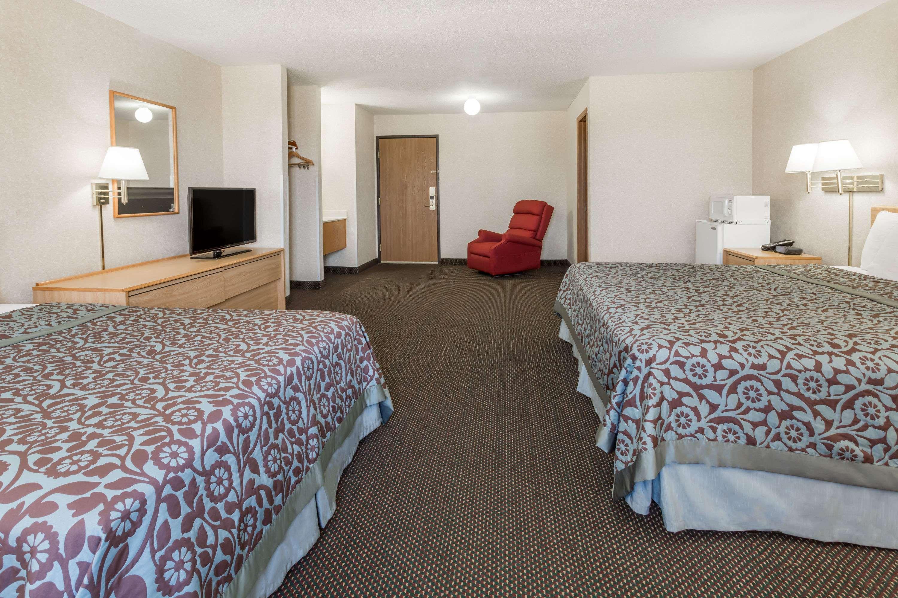 Days Inn By Wyndham Colby Exteriör bild