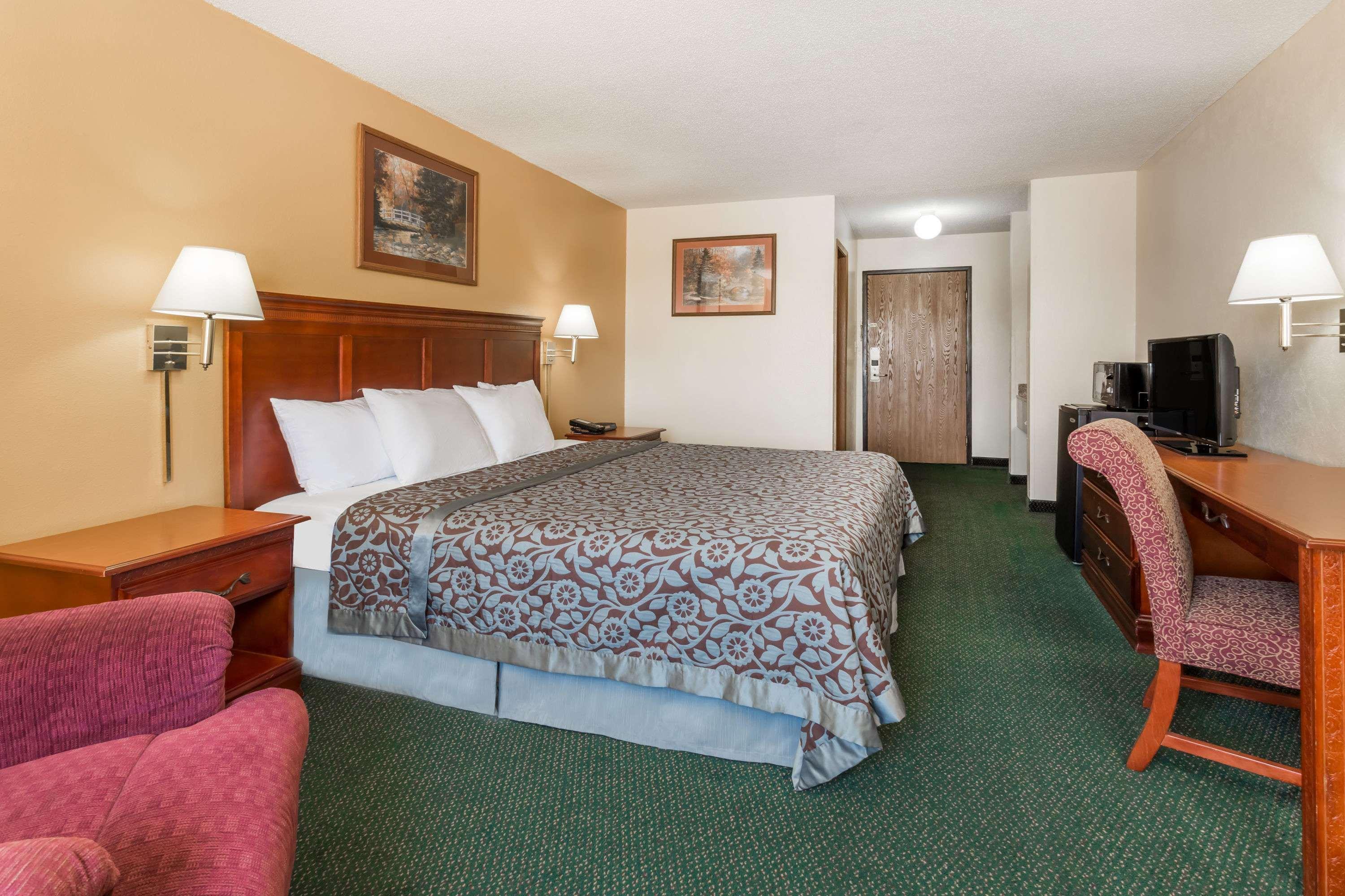 Days Inn By Wyndham Colby Exteriör bild