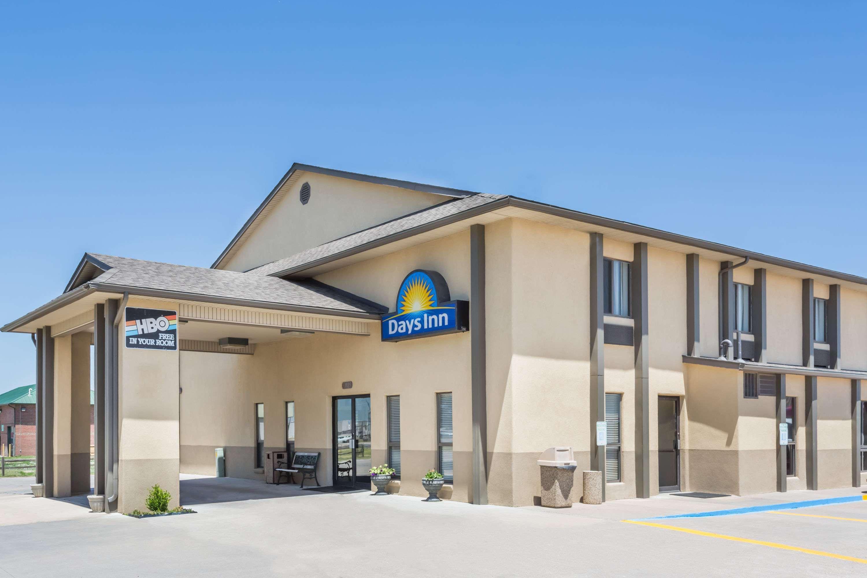 Days Inn By Wyndham Colby Exteriör bild