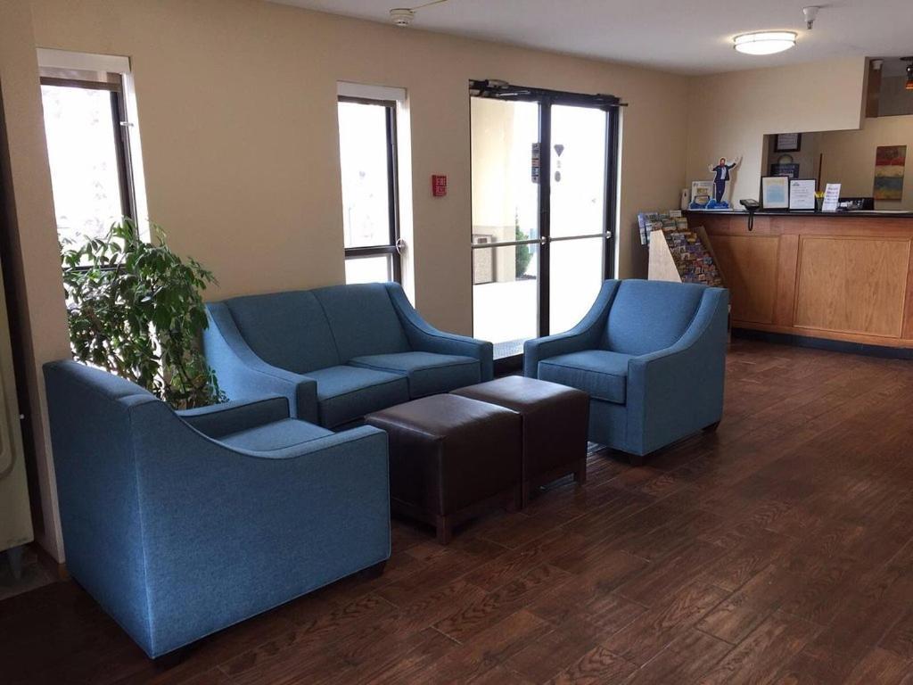 Days Inn By Wyndham Colby Exteriör bild
